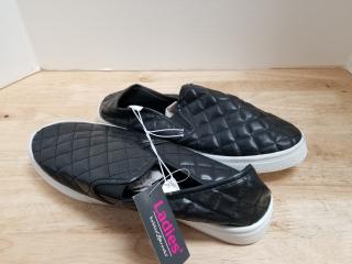New ladies shoes size 9