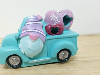 New Gnome light up Valentine's truck approx 5 inch 