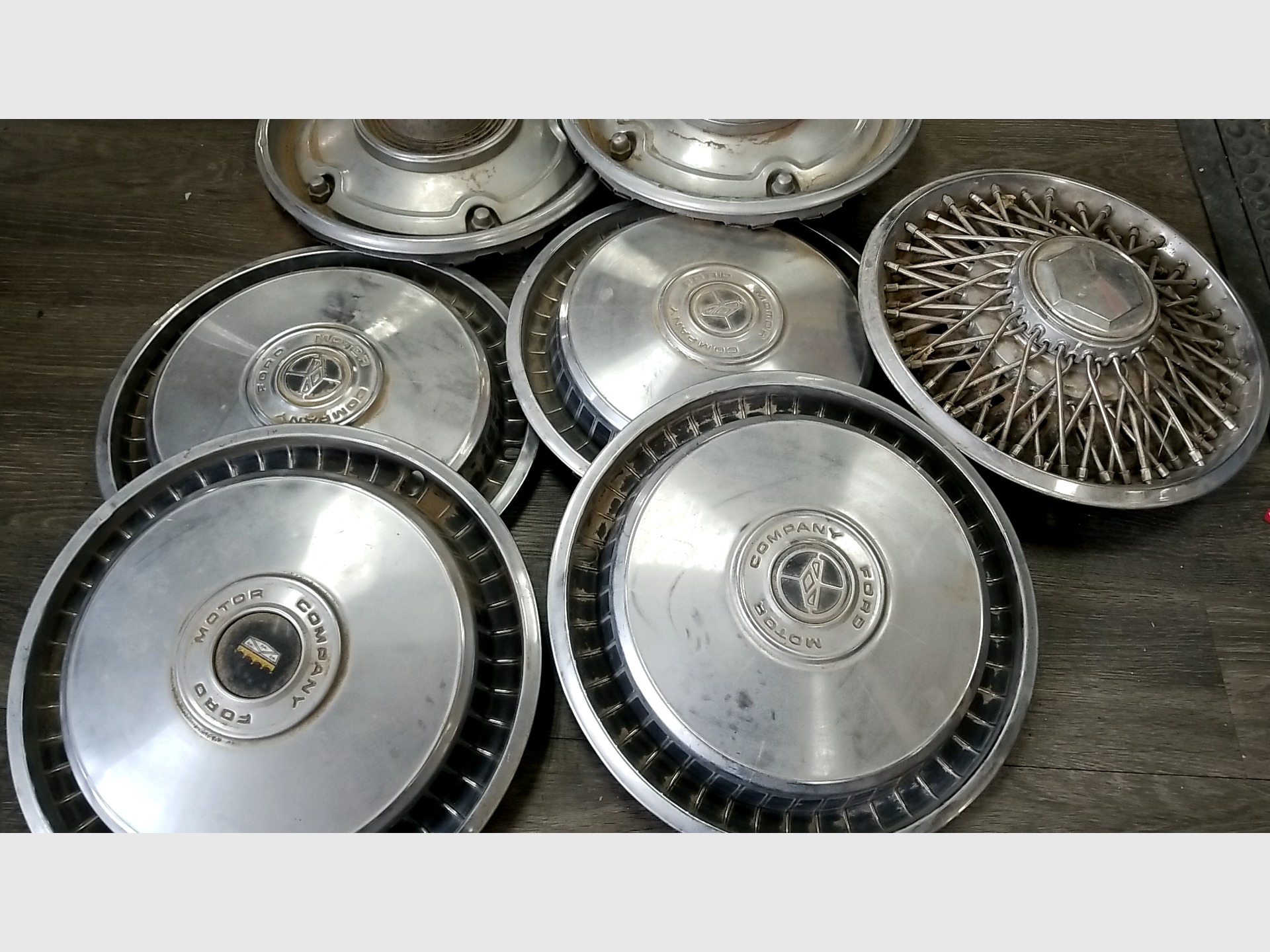 #191 - Assorted Vintage Hubcaps | BidItBob