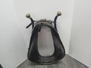 Horse collar approx 26 by 18 inch