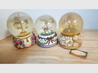 Lot of 3 Decorative Snow Globes