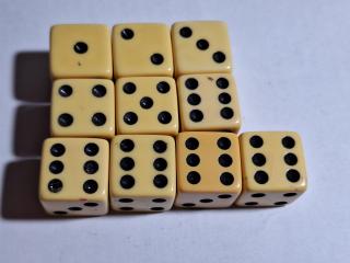 Vintage 3/4 inch dice,  10 total 
