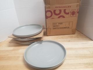 New 4 piece dinner plates each 10 inch