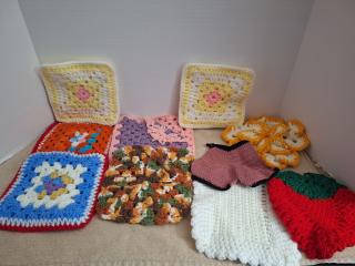 Hand crocheted pot holders and misc, unused