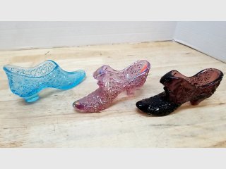 FSet of 3 Fenton Glass Shoe Figurines, exc cond, 5 in