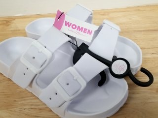 New Women's White Sandals size s 5/6
