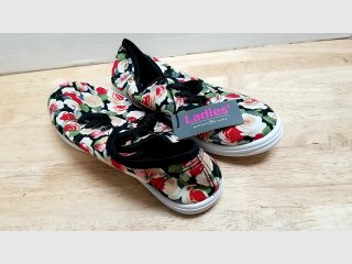 New ladies shoes size 9