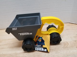 New Tonka sand dumper,  9 in