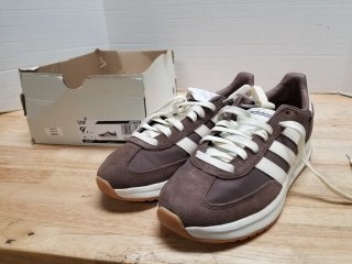 New mens adidas size 9.5 shoes