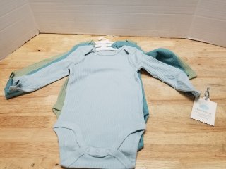 New 3 pack long sleeve body suits size 12 month 