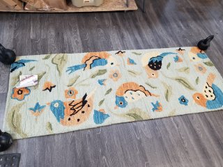 New rug 6 foot by 2 foot 3 inch