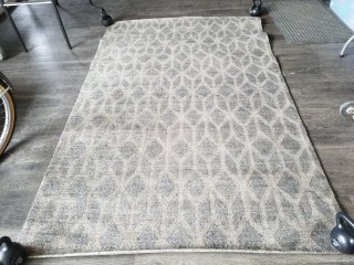 New area rug 8 foot by 5 foot