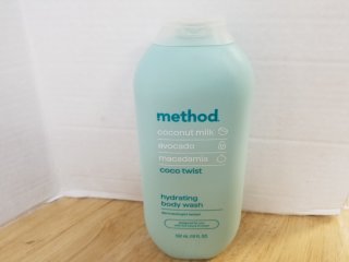 New hydrating body wash 18 oz