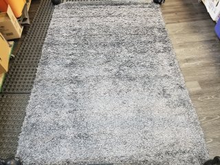 New area rug 6 foot by 4 foot