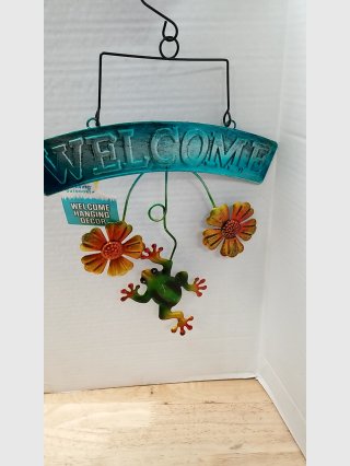 Welcome Hanging Frog Decor 15 by 10 inch
