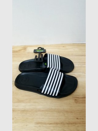 New mens slides size S 9/10