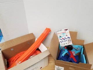 2 boxes Hotwheels tracks 