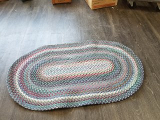 New rug approx 48 by 28 inch 