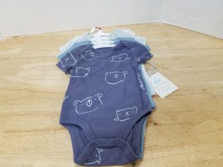 New 4 pack short sleeve bodysuits size 3-6 month