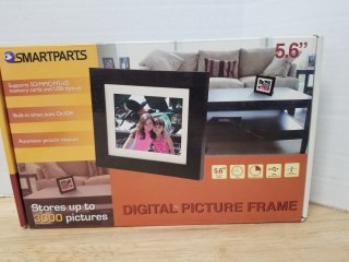 Digital picture frame 5.6 inch