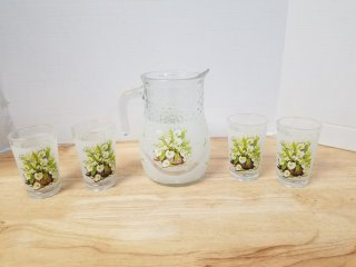 Pitcher and glasses set, excellent condition 
