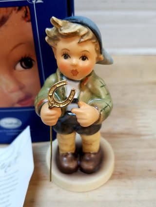 Hummel Figurine, 4 in, exc cond