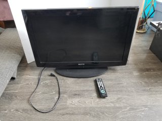 Sanyo 32 inch TV and remote, good shape 