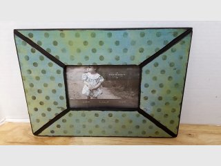  Picture Frame holds 6 by 4 inch photo 
