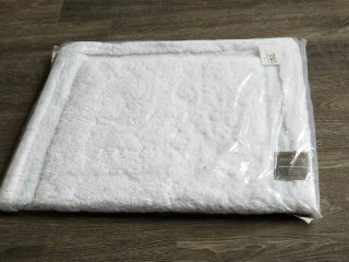 New bath rug 40 by 24 inch 