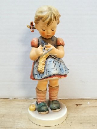 Large Vintage Hummel, 8 in, exc cond