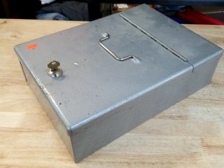 Gray Metal Cash Box with Key, 13x9x4 in