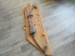 Compound bow and arrows, 46 inch, no markings 