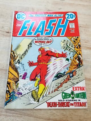 Vintage The Flash 25 Cent Comic Book, good cond