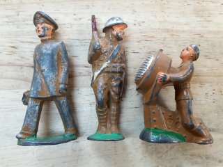 Vintage Metal WWI toy soldiers, 4 in