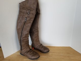 Ladies boots size 8
