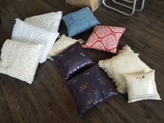 PILLOWS 
