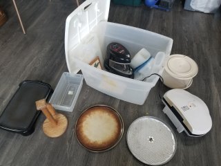 TOTE and lid with kitchen items