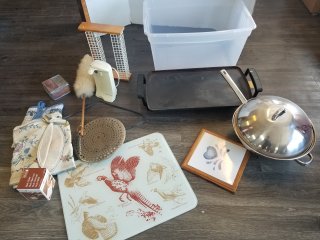 TOTE of household items 