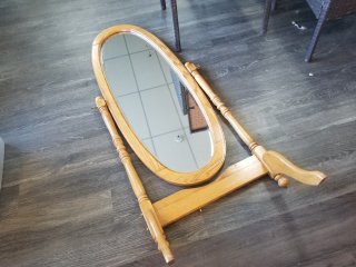 STANDING mirror, missing 2 legs