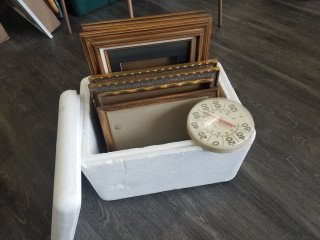 PICTURE frames, thermometer