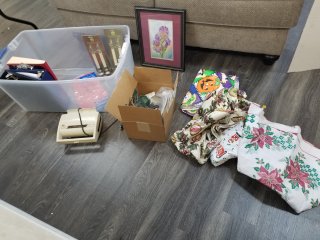 TOTE of household items 