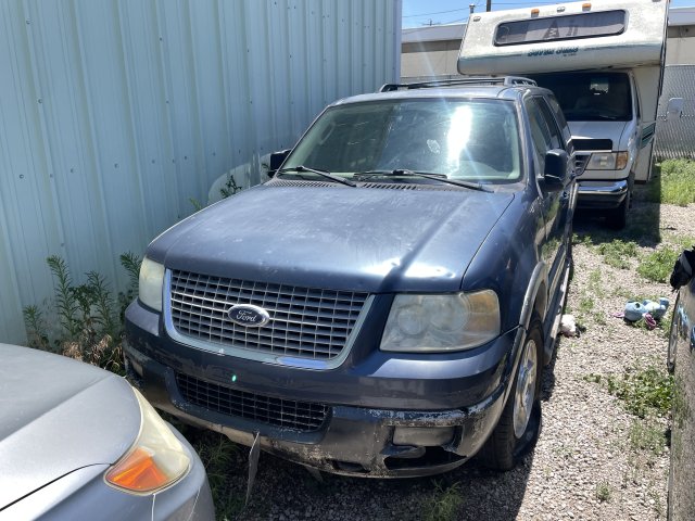 Item #5 — 2005 Blue Ford Expedition	26-00833
