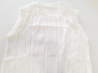Item #909 — Ladies size small clothing photo 2 of 2