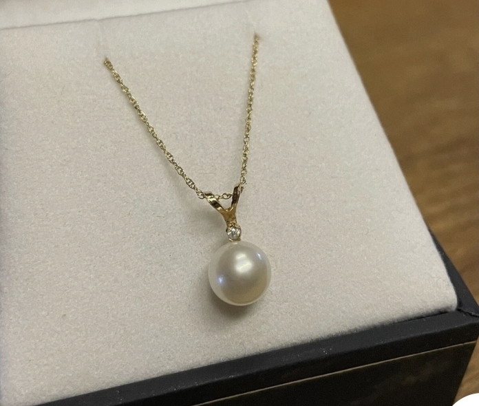 Item #39 — Freshwater Pearl Pendant marked 10K Yellow Gold Necklace photo 1 of 2
