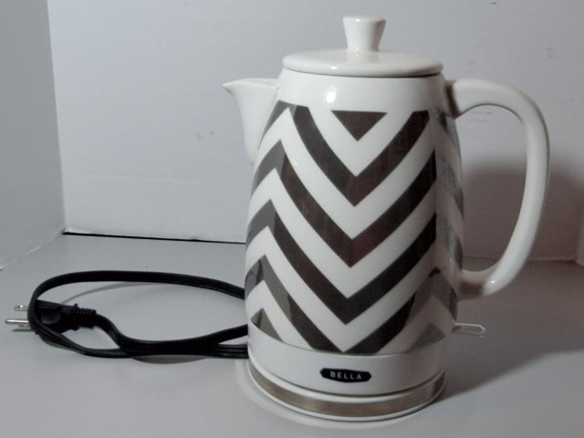 Item #310 — Bella 1.8L Electric Ceramic Tea Kettle photo 1 of 6