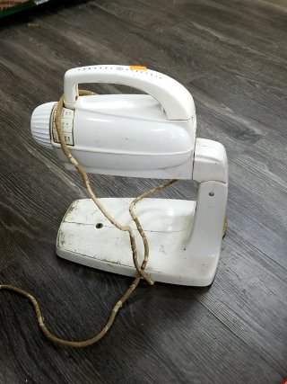 Item #236 — Vintage Kitchen Appliances photo 7 of 7