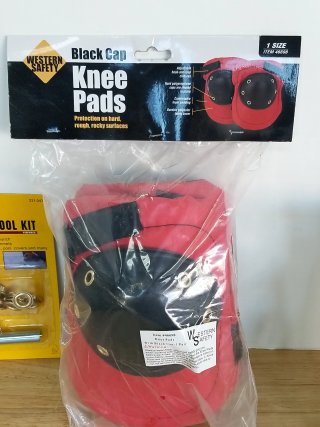 Item #309 — Knee Pads & Level Tool Set photo 4 of 5
