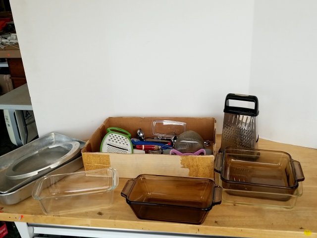 Item #259 — Kitchenware lot with glass bakeware photo 1 of 4