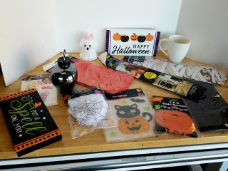 Item #303 — Halloween Decorations Lot photo 1 of 6