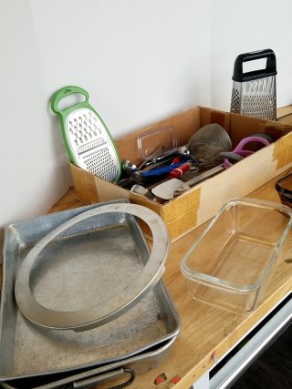 Item #259 — Kitchenware lot with glass bakeware photo 4 of 4
